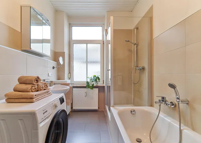 Marx - Geraeumige Im Zentrum Von - Bis 6 Personen, 2 Schlafzimmer, Wlan & Waschmaschine Appartamento Treviri